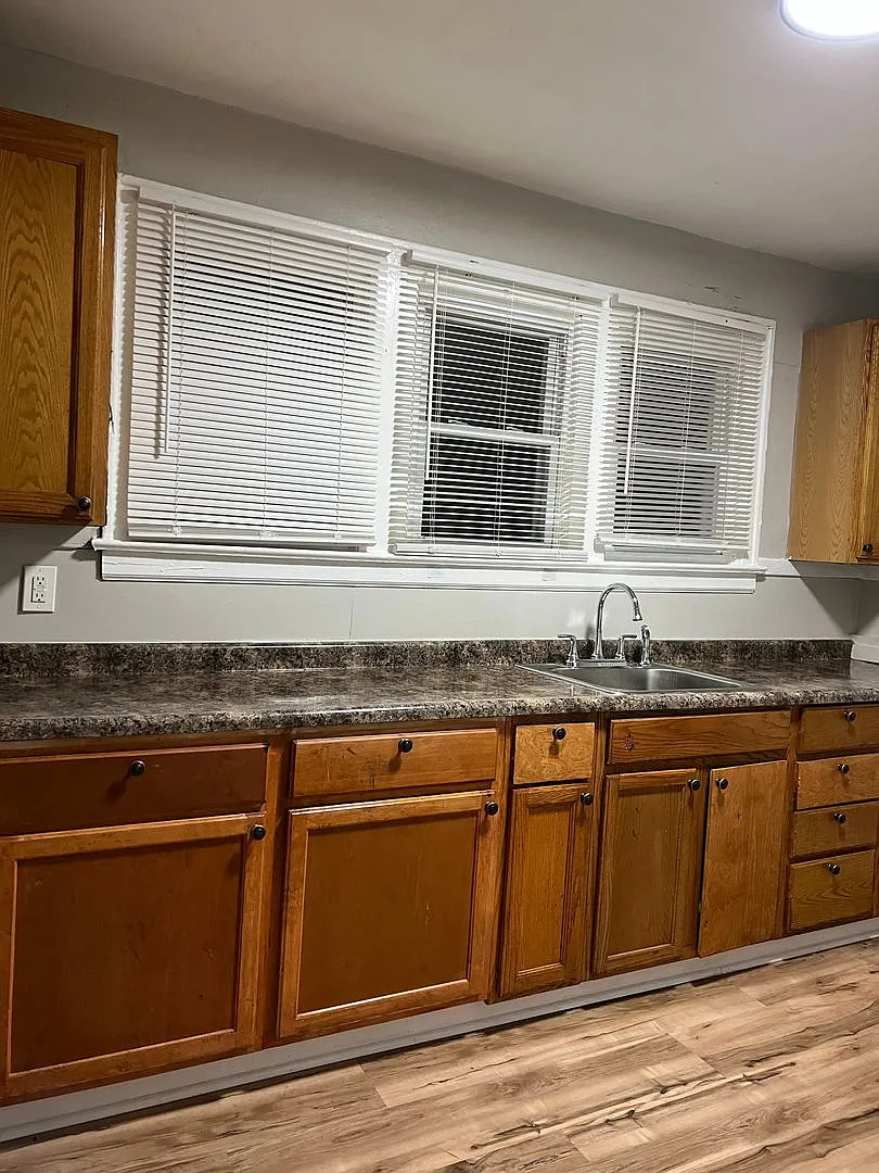 901 N Bradley Ave — Photo 3