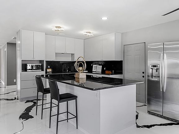 3rd image of 2201 Teri Rd