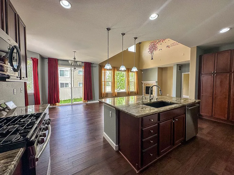 12183 Coral Burst Ln — Photo 12