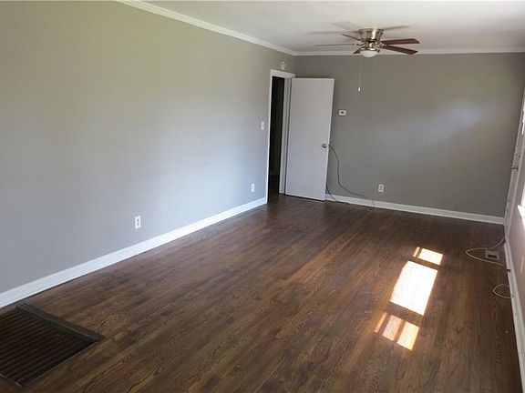 2nd image of 1806 Clearwater Dr SE