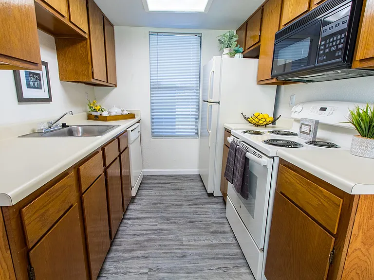 ONE MONTH FREE! APPLY FREE! VIRTUAL TOURS! — Photo 68
