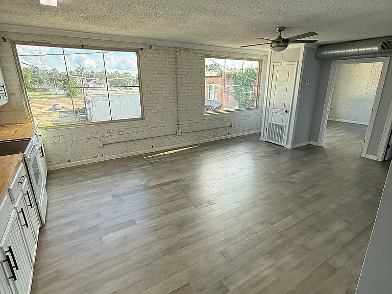 143 Main St N #6 — Photo 12