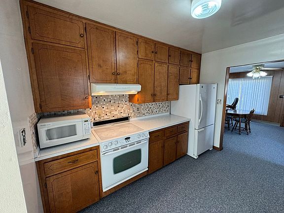 4th image of 256 Avenue O W