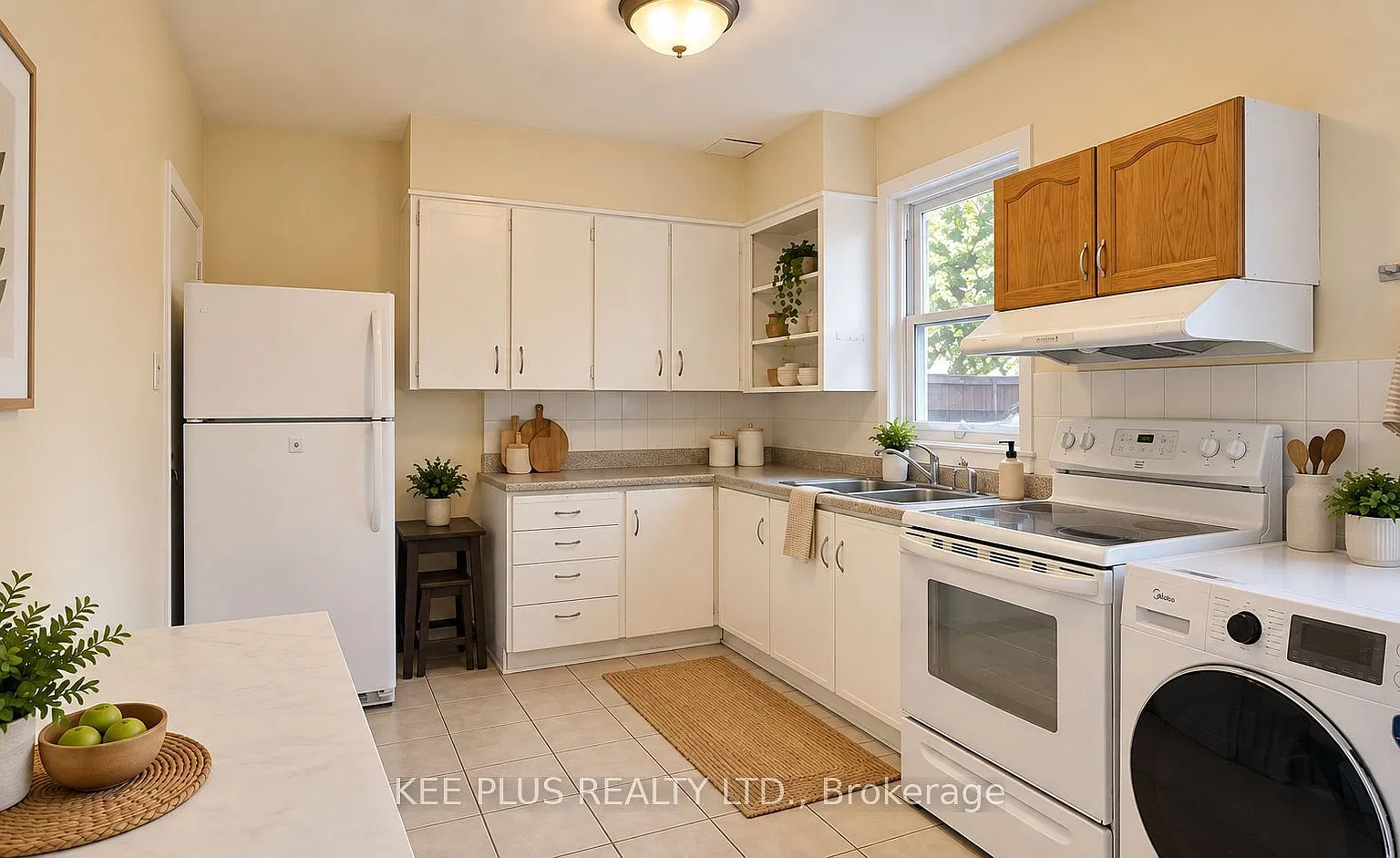 4 bed, $3,300 — Photo 3