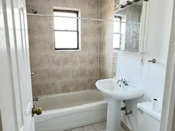 39 Tompkins Circle image 12 of 17