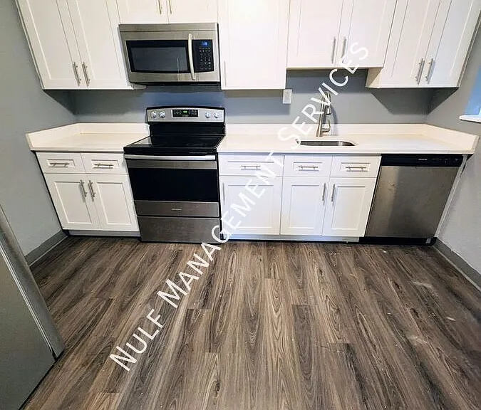 451 Idlewood Rd — Photo 1