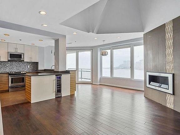 2nd image of 600 Harbor Blvd Unit 1020