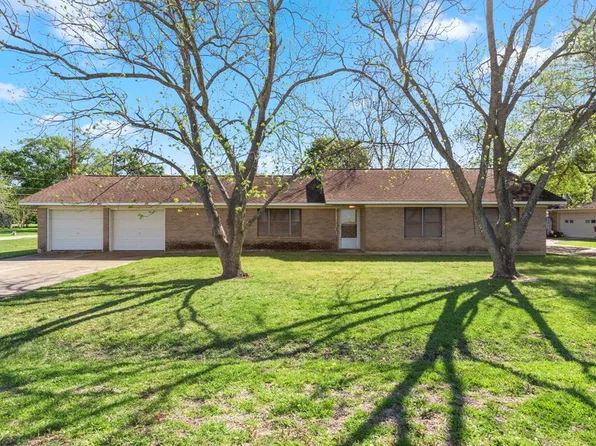 203 Hlavinka Street, East Bernard, TX 77435