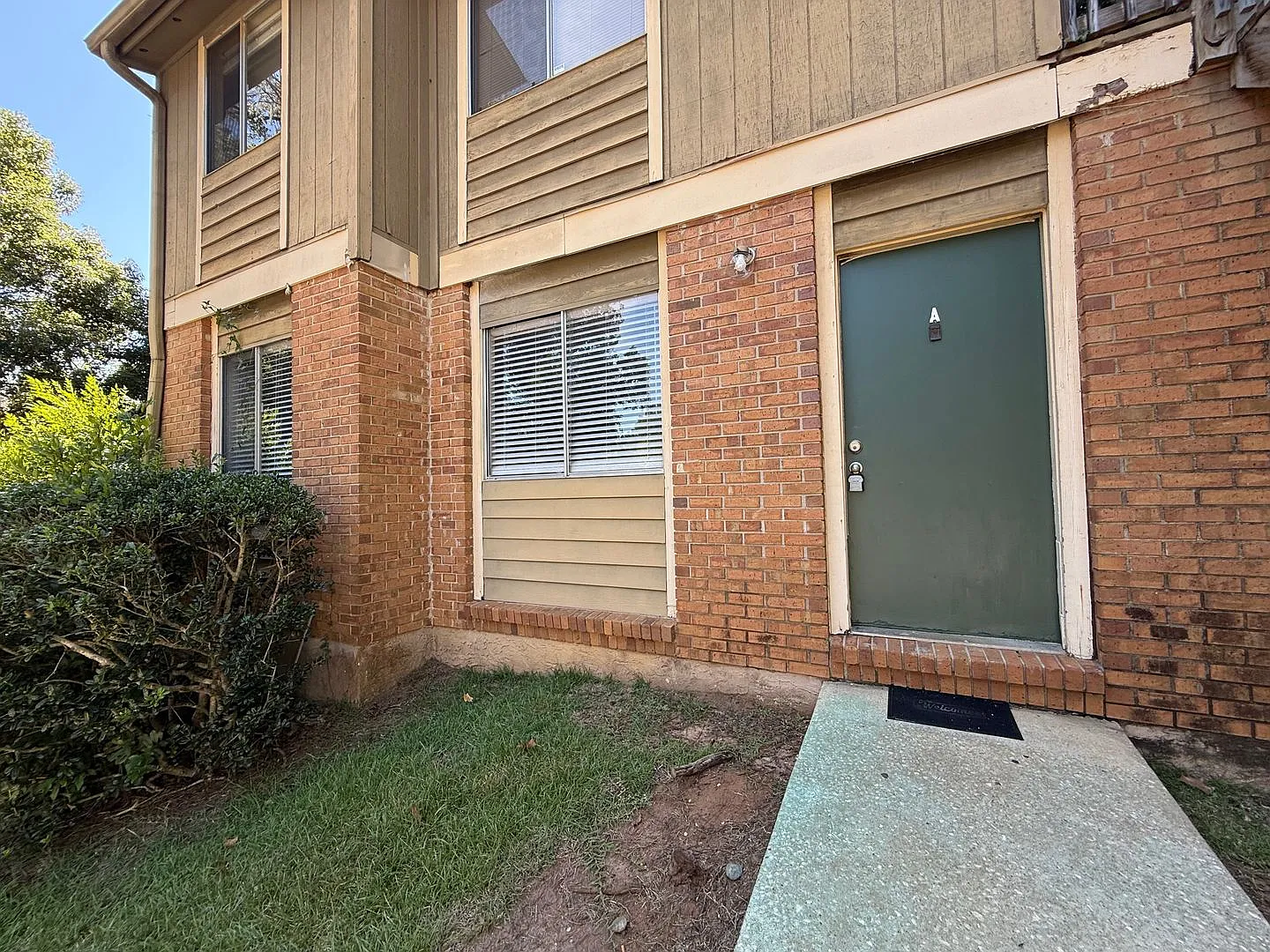 Downstairs unit off Mahan close to TMH — Photo 2