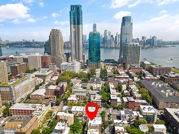3rd image of 130 Sussex St APT 2C