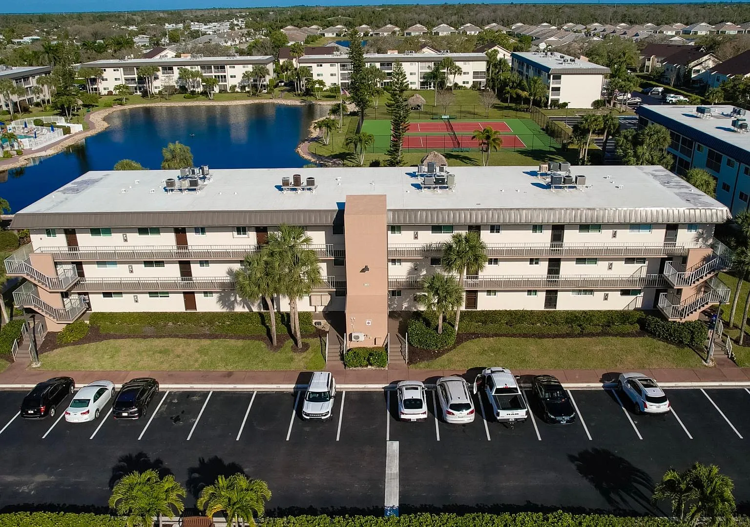 1004 Manatee Rd — Photo 3