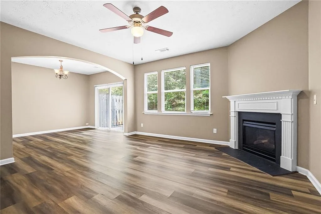 3 bed, 2.5 bath, 1852 sqft, $2,350 — Photo 3