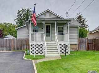 19 Rutland Rd, West Babylon, NY 11704