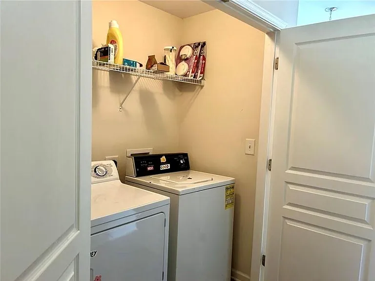 220 Stone Park Dr — Photo 5