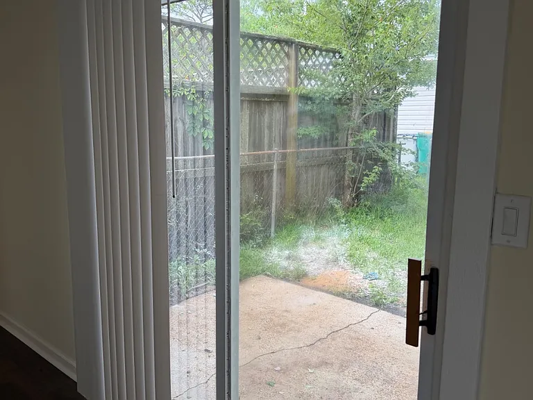 653 Carnathan Ct — Photo 11