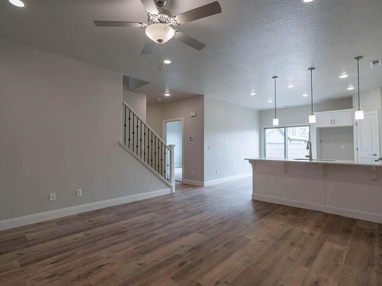 527 N 550 W — Photo 5