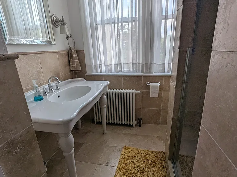 413 Constitution Ave NE — Photo 8