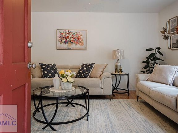 4th image of 207 Fraser St
