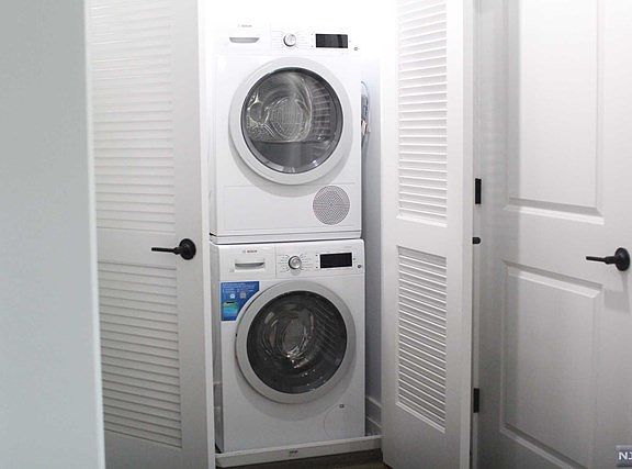 4th image of 270 Orange St #218