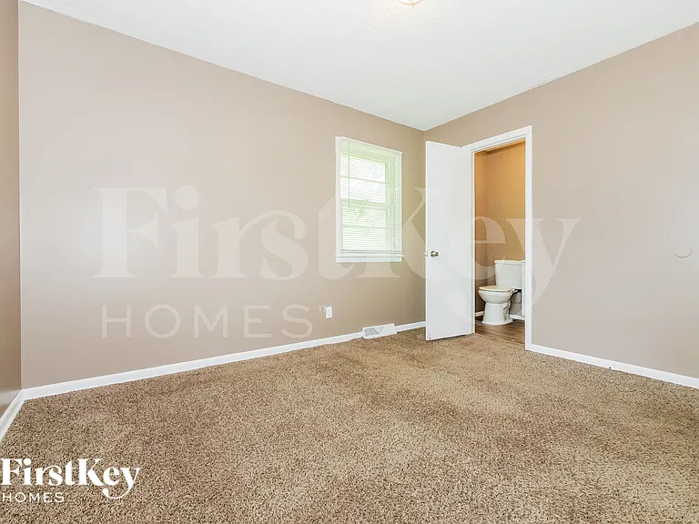 405 SW 11th St — Photo 7
