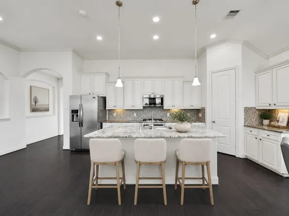 11030 Sarah Bluff Ln, Cypress, TX 77433