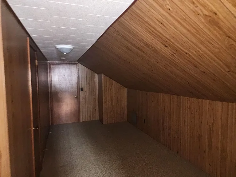 571 Lovers Ln — Photo 10