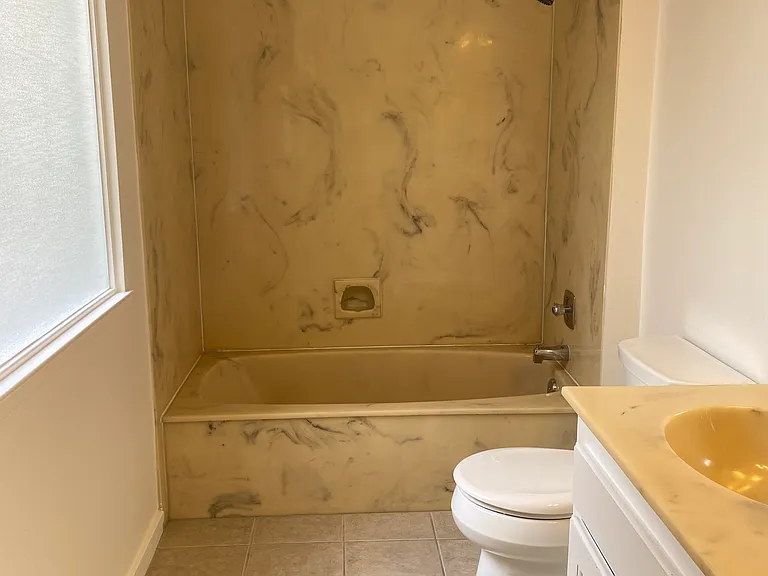 828 W 2nd St — Photo 21