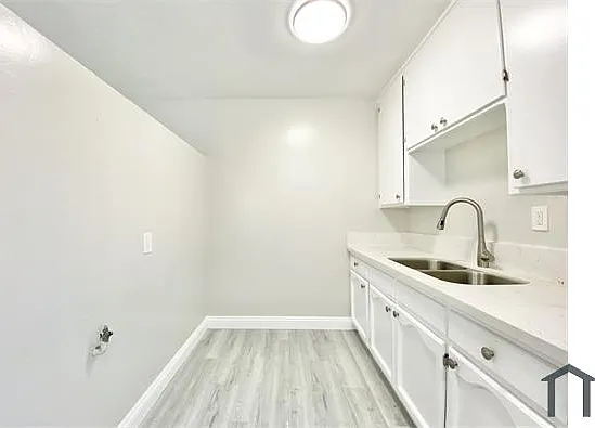8911 S Figueroa St #1 — Photo 1