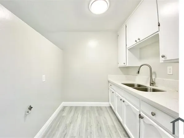 8911 S Figueroa St APT 1, Los Angeles, CA 90003