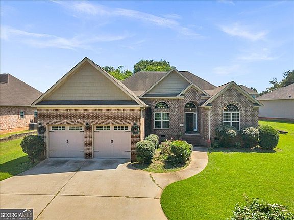 2nd image of 805 Arbor Ln