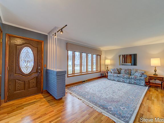 4th image of 2250 Columbus Ave