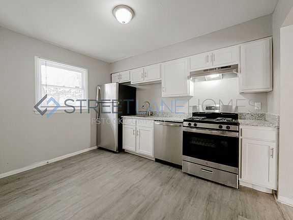3rd image of 421 S Dade Ave