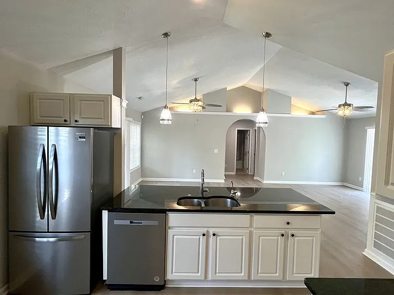 2409 Sunburst Ct — Photo 4