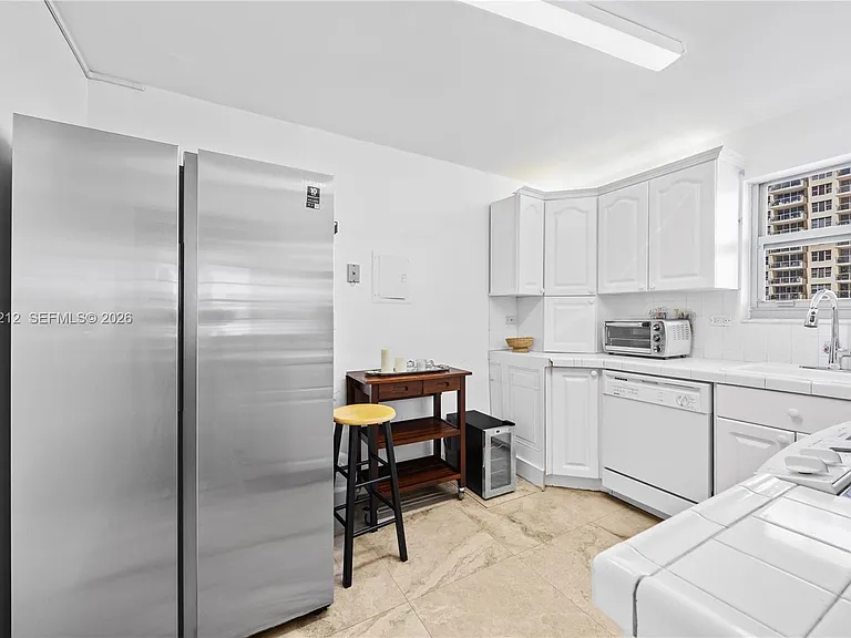 5555 Collins Ave #4B — Photo 9