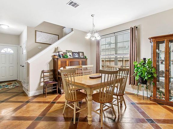 4th image of 28823 Champion Oaks Dr