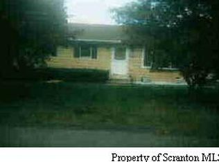 108 Holly Ln, Peckville, PA 18452