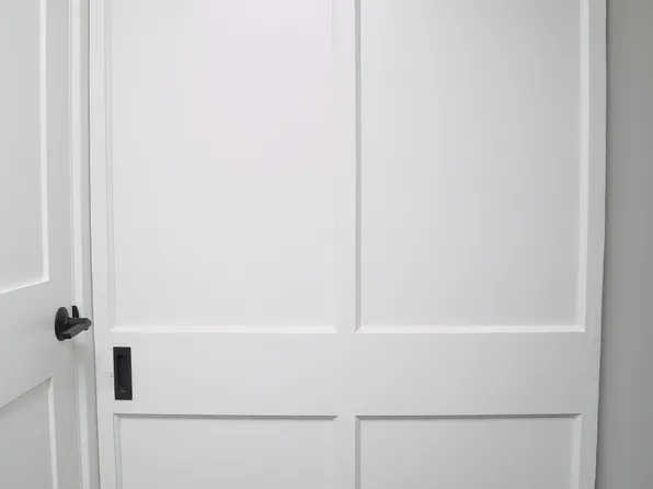 2 S Lime St, Quarryville, PA