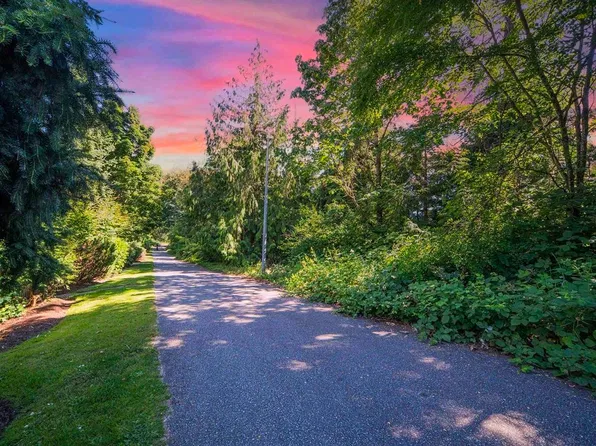 6878 Southpoint Dr #80, Burnaby, BC V3N 5E4