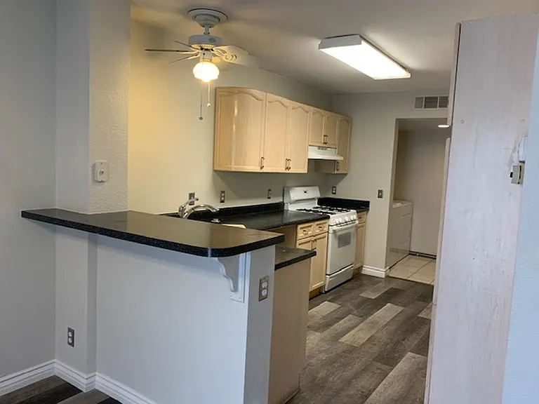 7604 Almeria Ave — Photo 11
