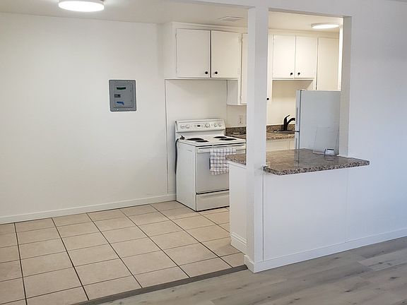 3rd image of 1096 Roewill Dr #3