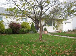 90 Wampanoag Trl, Riverside, RI 02915