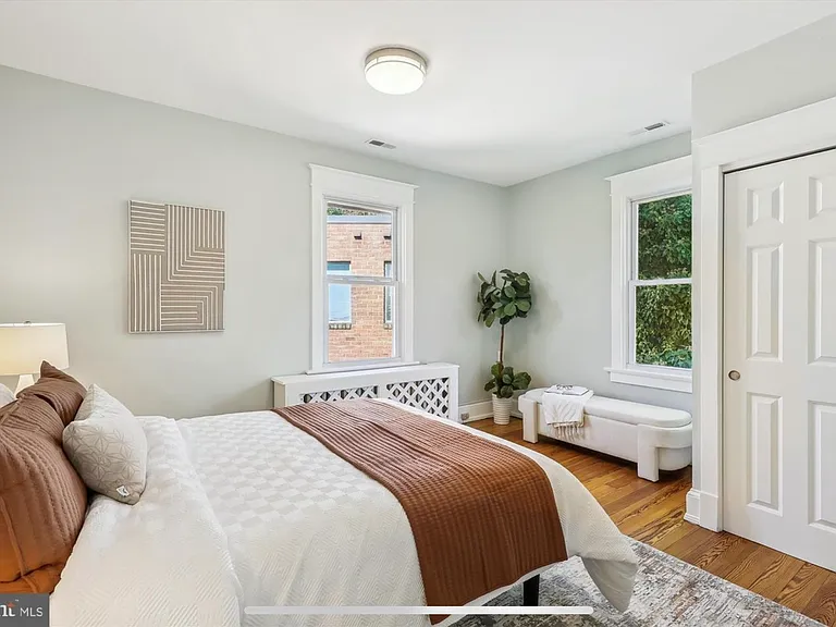 4451 Macarthur Blvd NW — Photo 30