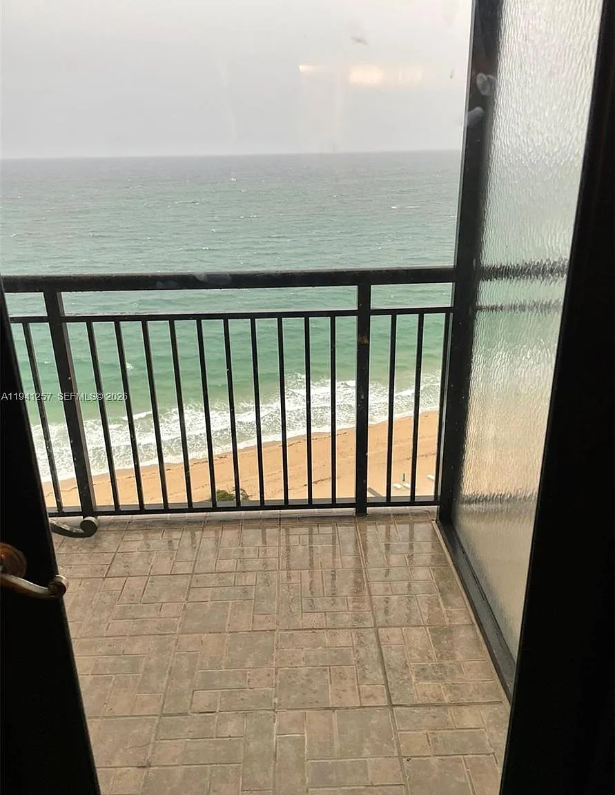 Galt Ocean Club Condo — Photo 2
