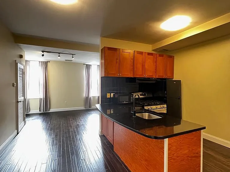 443 Fairmount Ave #D — Photo 7
