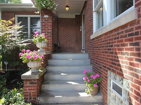 2nd image of 827 N Oak Park Ave