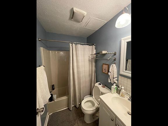 5th image of 6143 Benneville St #1
