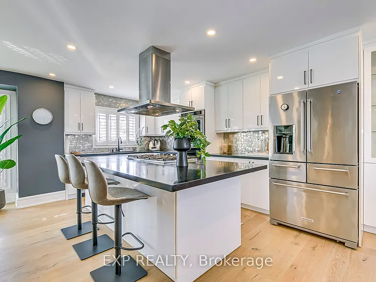322 Mary St — Photo 9