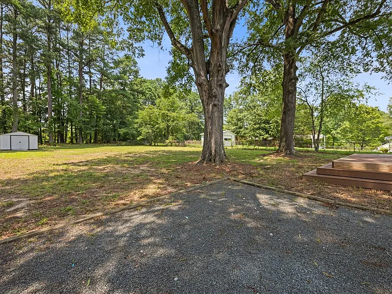 2408 Rolling Pines Ave — Photo 23