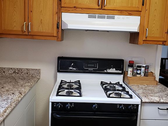 3rd image of 412 N Halagueno St #1/2