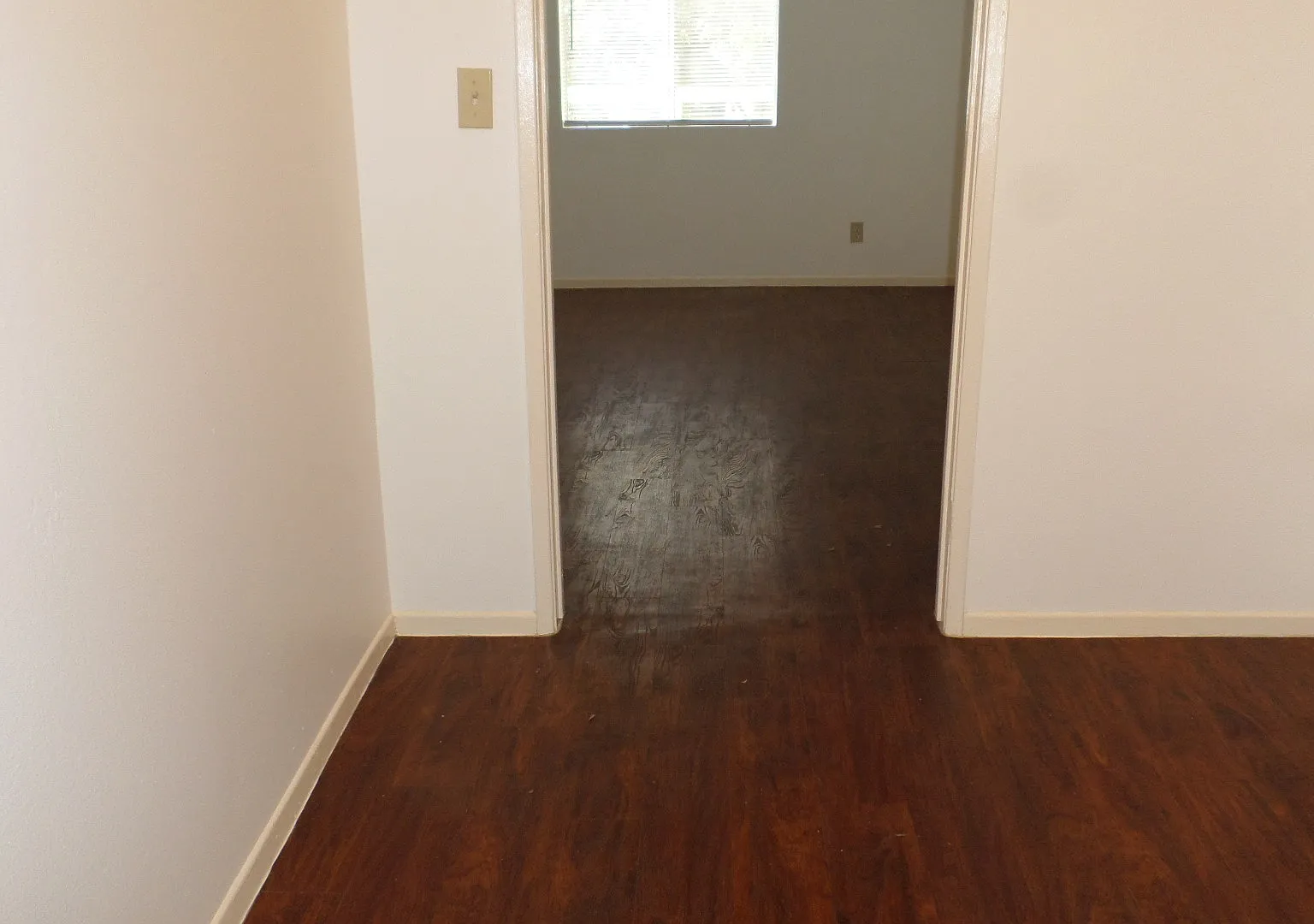 Very Large One Bedroom One Bathroom Apartment — Photo 3